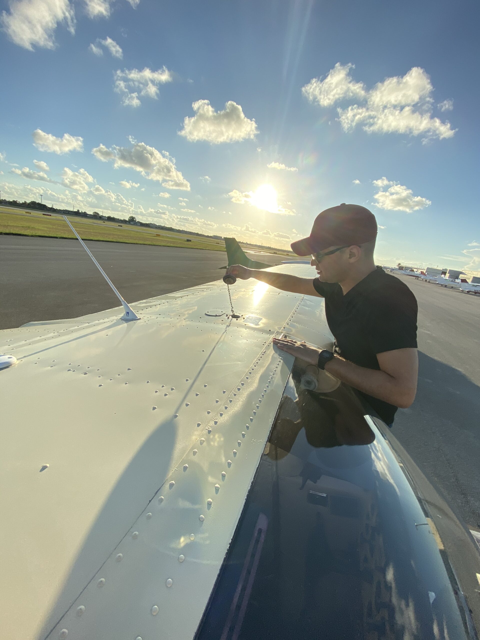 checking fuel quantity in a Cessna 172